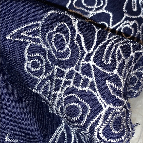 Off-Shoulder Top - Picture 4 of 5